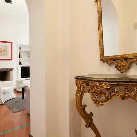 Via Giulia Beautiful Historic Centre Apartment *