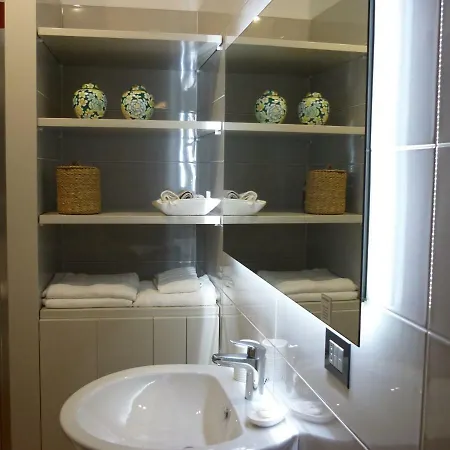 Via Giulia Beautiful Historic Centre Apartment