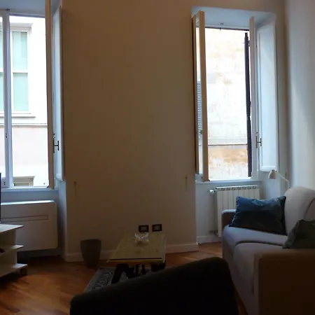Via Giulia Beautiful Historic Centre Apartment *