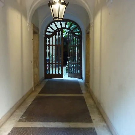 Via Giulia Beautiful Historic Centre