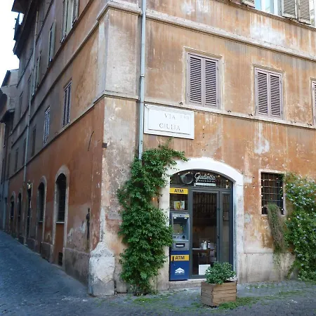 Via Giulia Beautiful Historic Centre Apartment *